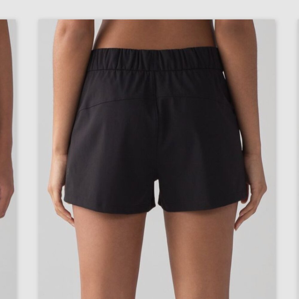 lululemon On The Fly 2.5" shorts - Size 8